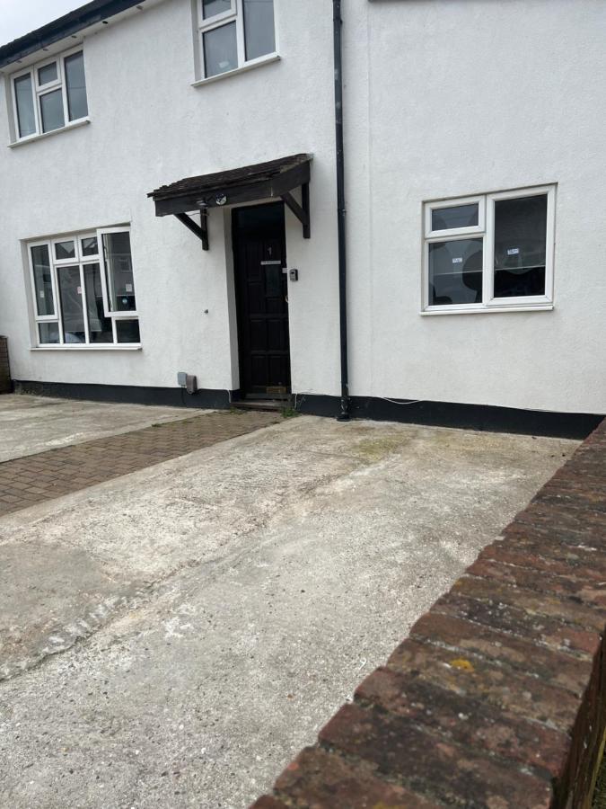 Wisdom Care: The Orpington Cutie Exterior photo